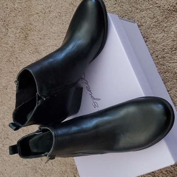 Unisa 8.5 Women's Black Bootie Hardly Worn Smoke-free Home - Picture 1 of 5